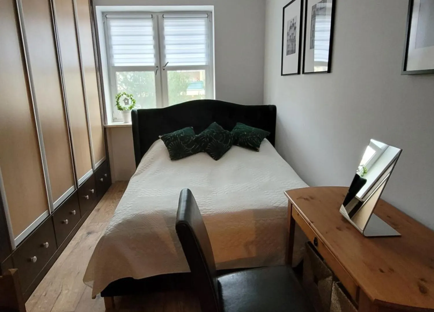 דירות ורשה Apartament Czerwone Maki